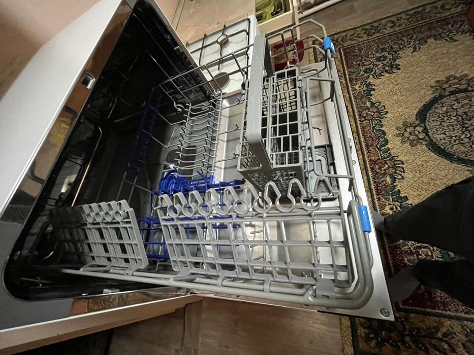 Продаётся посудамоечная машина Midea