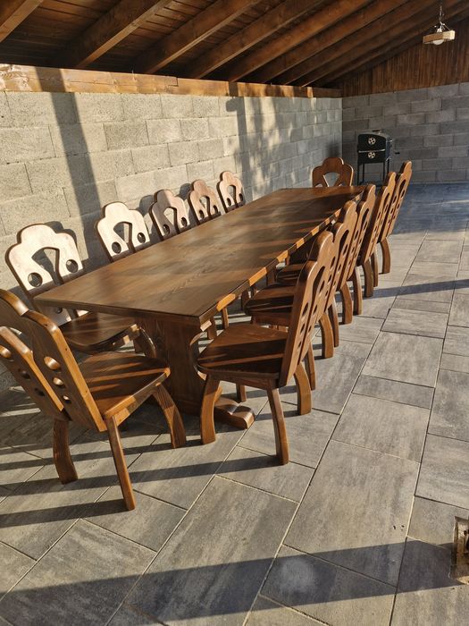 Masă din lemn masiv