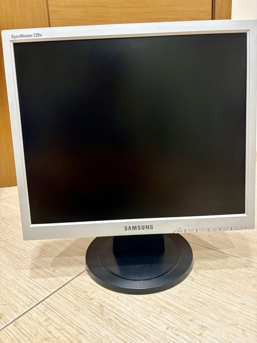 Монитор Samsung SyncMaster 720n