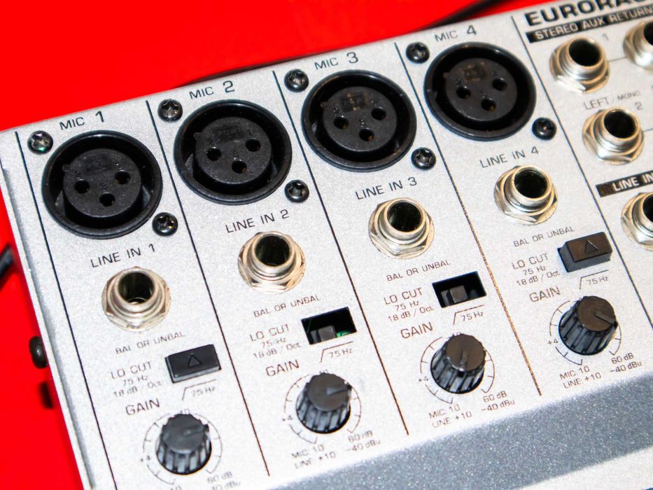 Behringer Eurorack MX802A 8-канален аудио миксер употребяван, работещ