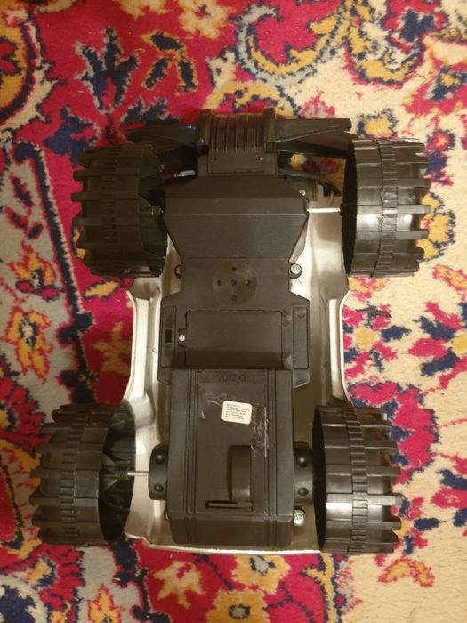 Mașinuța de jucarie