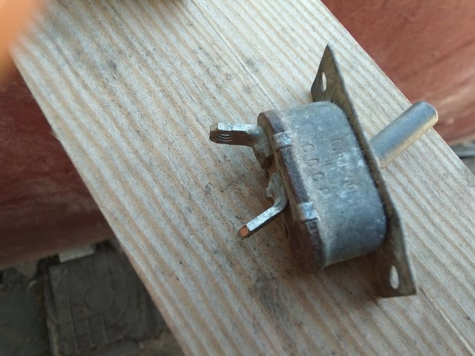 Продам тумблера.