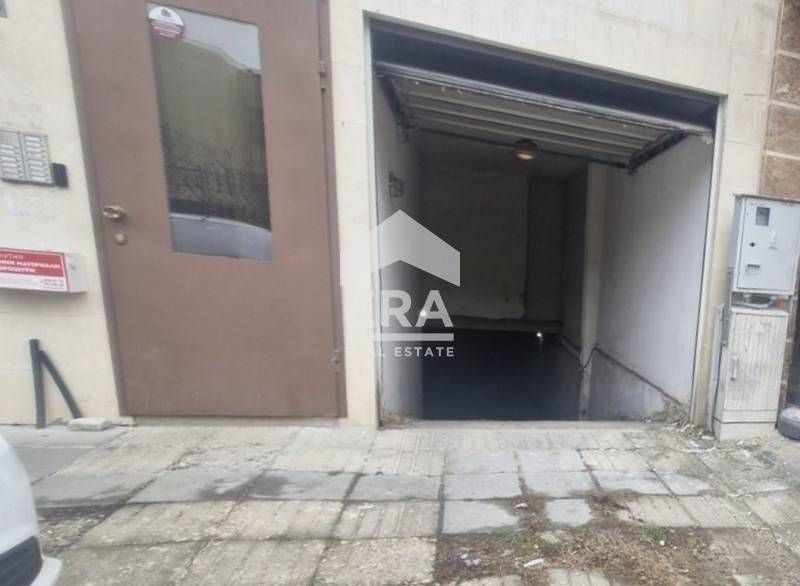 Продава се Гараж / Паркомясто в Варна, Център - 12 кв.м за 1127 €/кв.м - Снимка #1