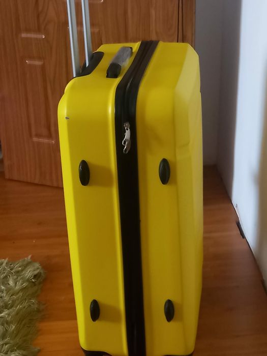 Продам Чемодан в хорошем состоянии