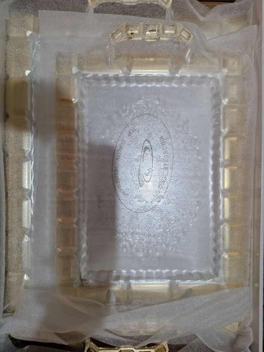 Продам два новых подноса