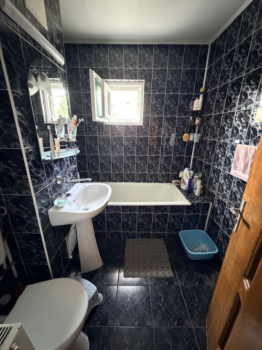 Apartament 3 camere, renovat, luminos – zona Progresu, Curtea de Argeș
