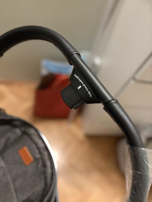 Нова бебешка количка 3 в 1 със столче за кола