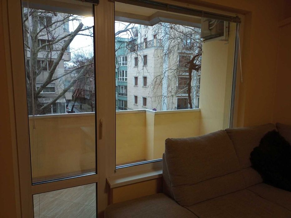 Тристаен апартамент под наем, Варна, Червен площад