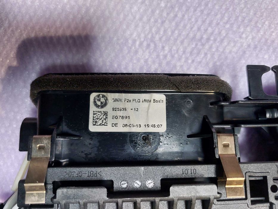 Grila centrala ventilatie aer BMW F20 F21 F22 F23 Cod 9205357