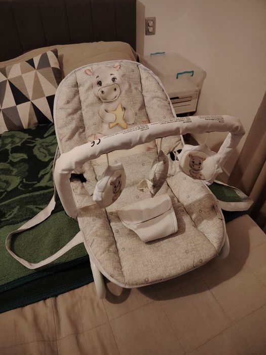 Шезлонг за бебе с регулираща облегалка