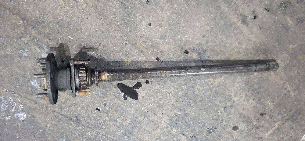 Planetara stanga spate Nissan Navara D 40 sau pathfinder