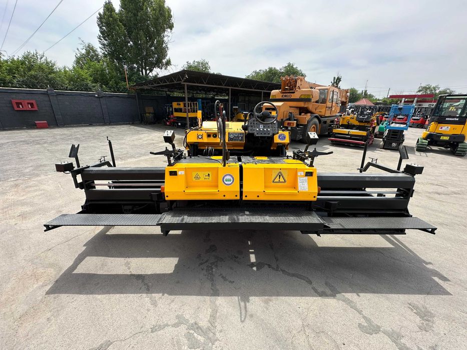 Японский асфальтоукладчик SUMITOMO