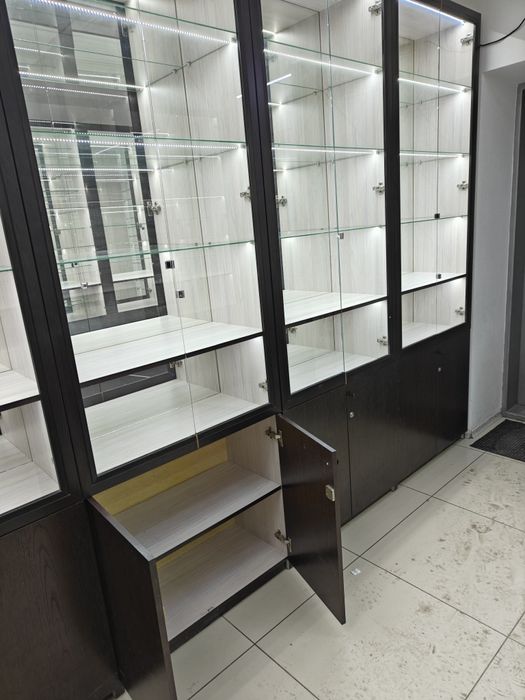 Витрины, стекляные дверки