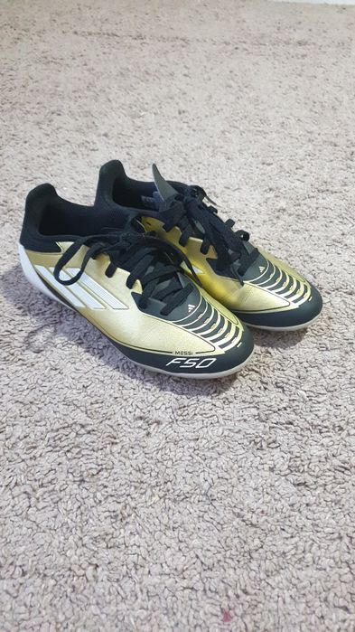 Продам бутсы adidas messi 36 размер