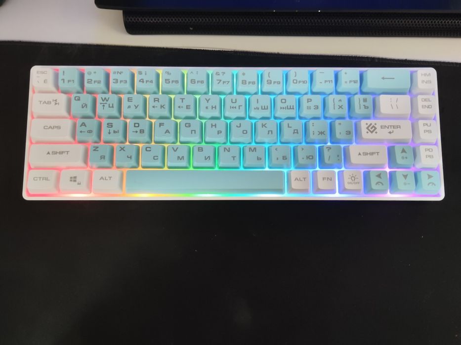 Мышка клавиатура и 2 коврика