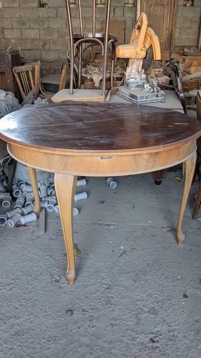 Комод, гнутые двери, карельская берёза, резьба в хорошем состоянии.