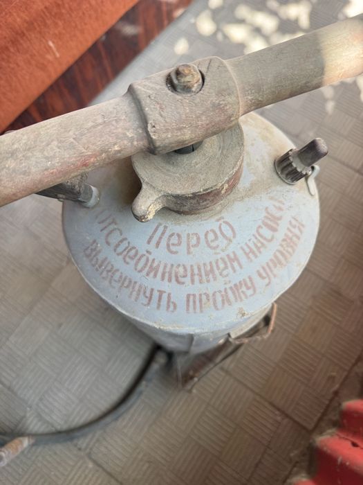 Старинный ручной садовый опрыскиватель СССР, металлический, винтаж
