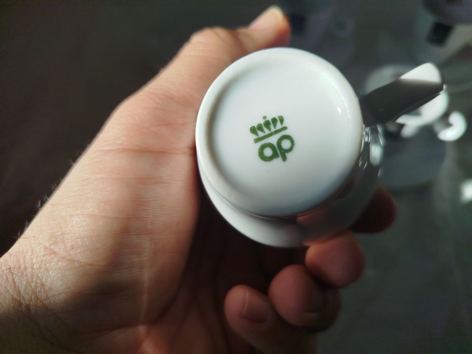 Порцеланови сервизи за късо кафе