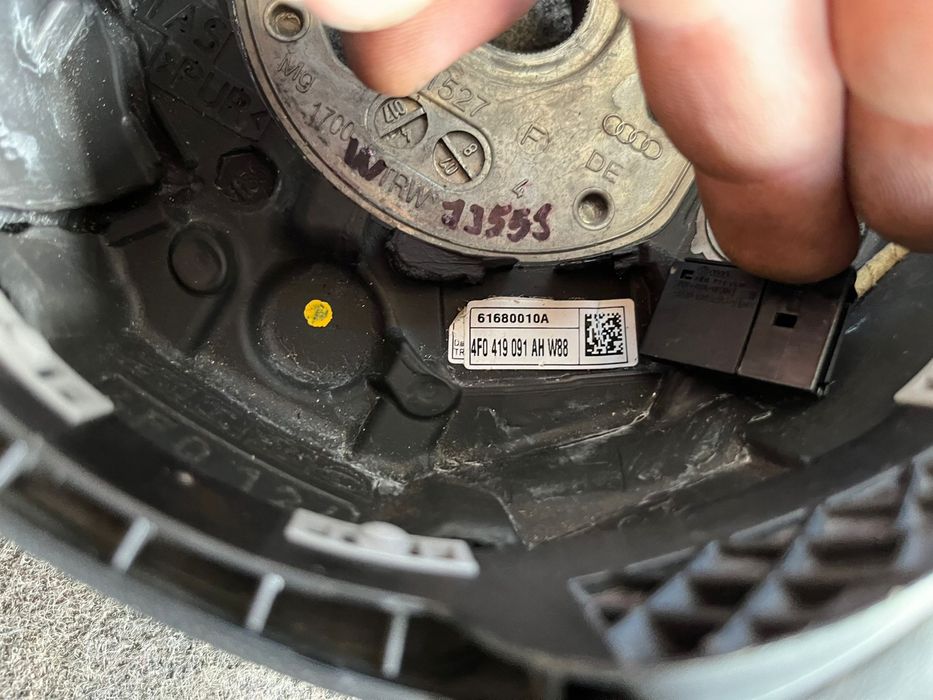 Оригинален волан Ауди AUDI A6 C6 4F0419091AH ном 140