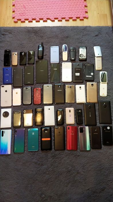 Vând lot de telefoane, la pachet promo,din colecția personală