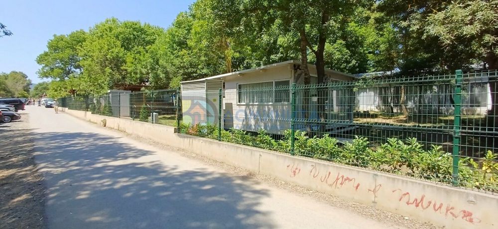 Поземлен имот на к-г Арапя