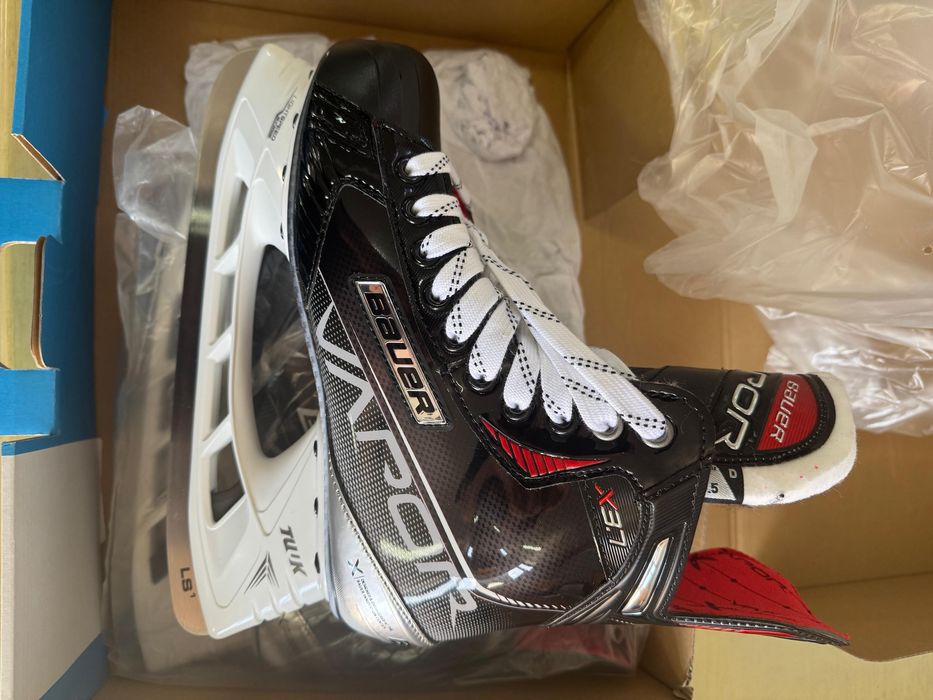 Продам коньки bauer