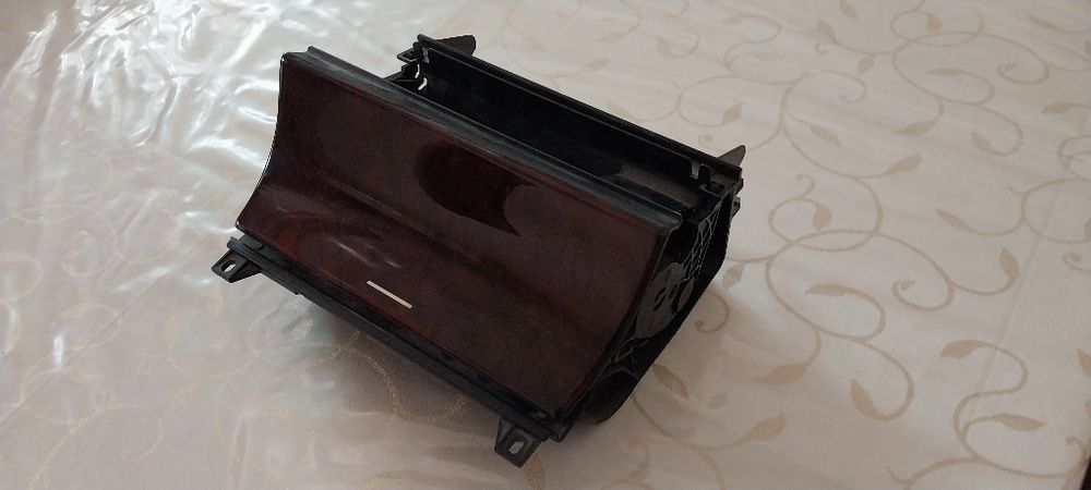 Мерседес Бенс W210 га бар, подлокотник билан прикуритель