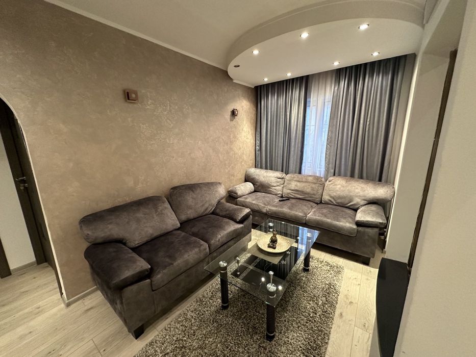 Închiriez apartament 3 camere