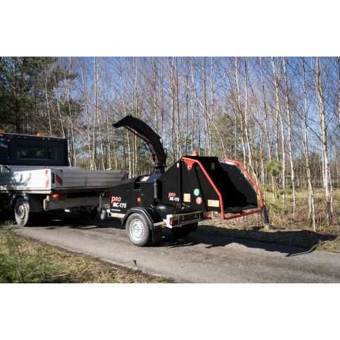 tocator lemn cu motor benzina cu sasiu pe drum mc 175