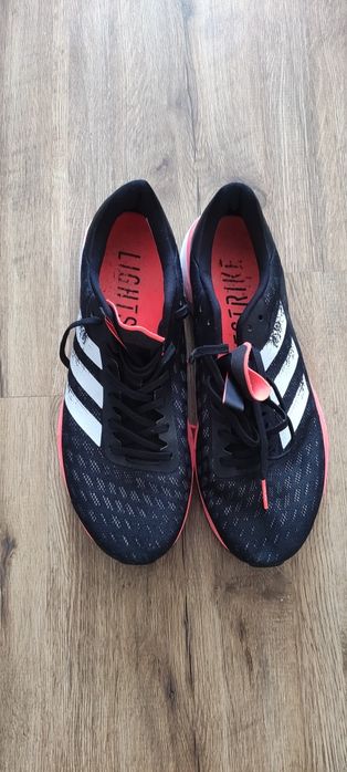 Маратонки Adidas и Puma