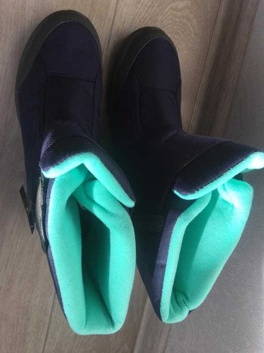 Сапоги водонепроницаемые бренд "Декатлон" .