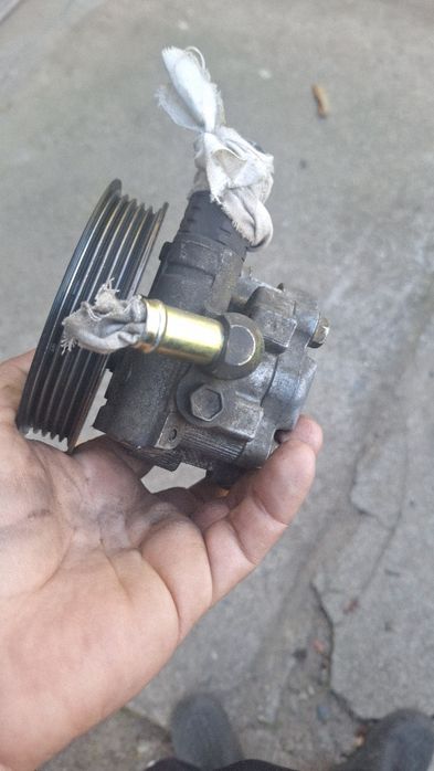 Хидравлична помпа Toyota Avensis t22 d4d 2002г