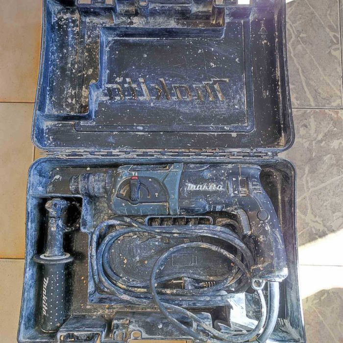 Перфоратор Makita HR2470B