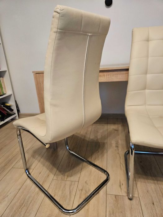 Masa de luving cu scaune