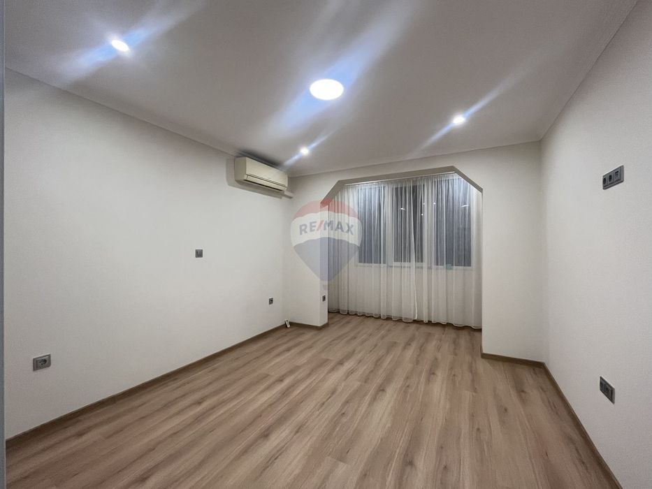 Продава се Тристаен апартамент в Варна, Базар Левски - 70 кв.м за 2143 €/кв.м - Снимка #4