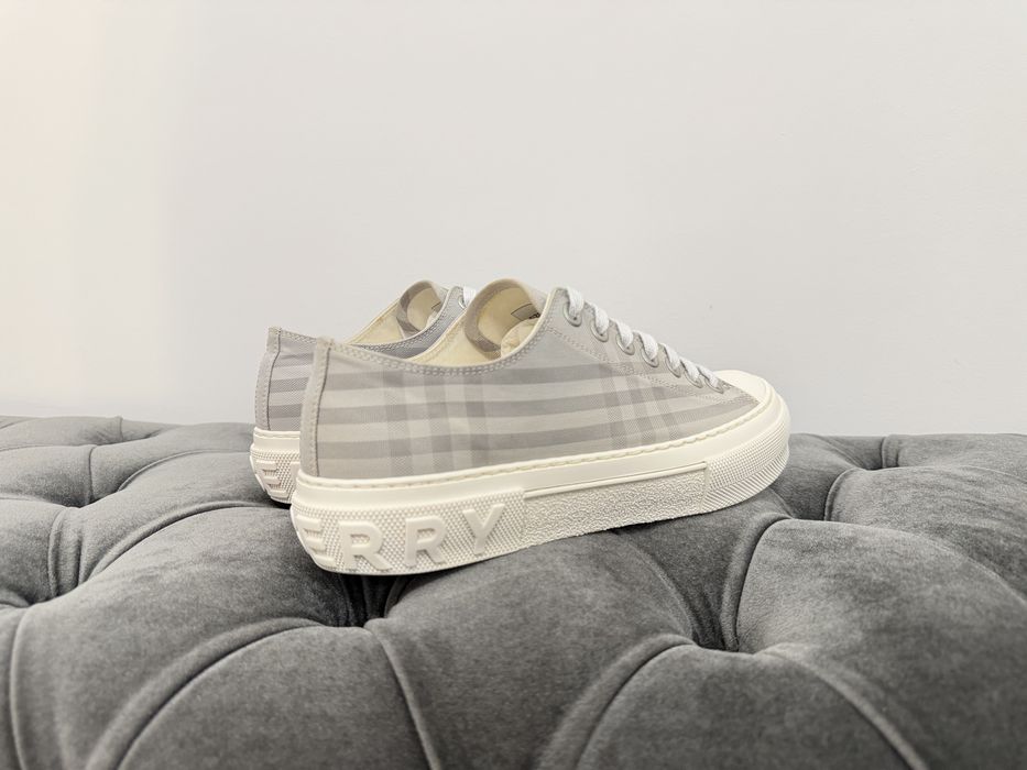 Burberry jack low check trainer grey