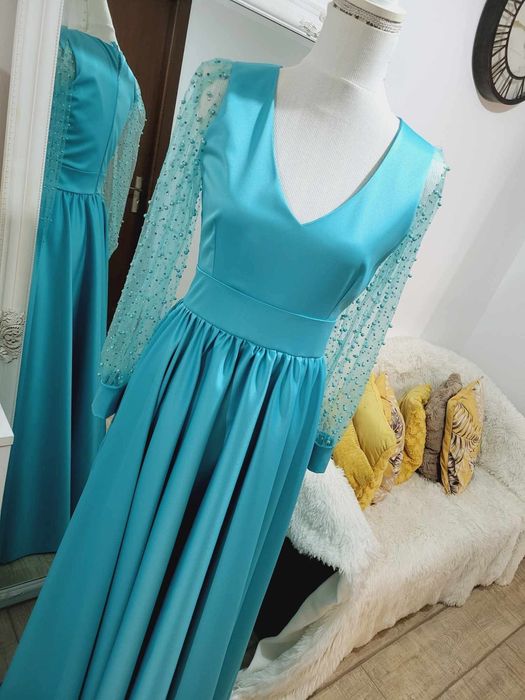 Vând rochie făcută pe comanda