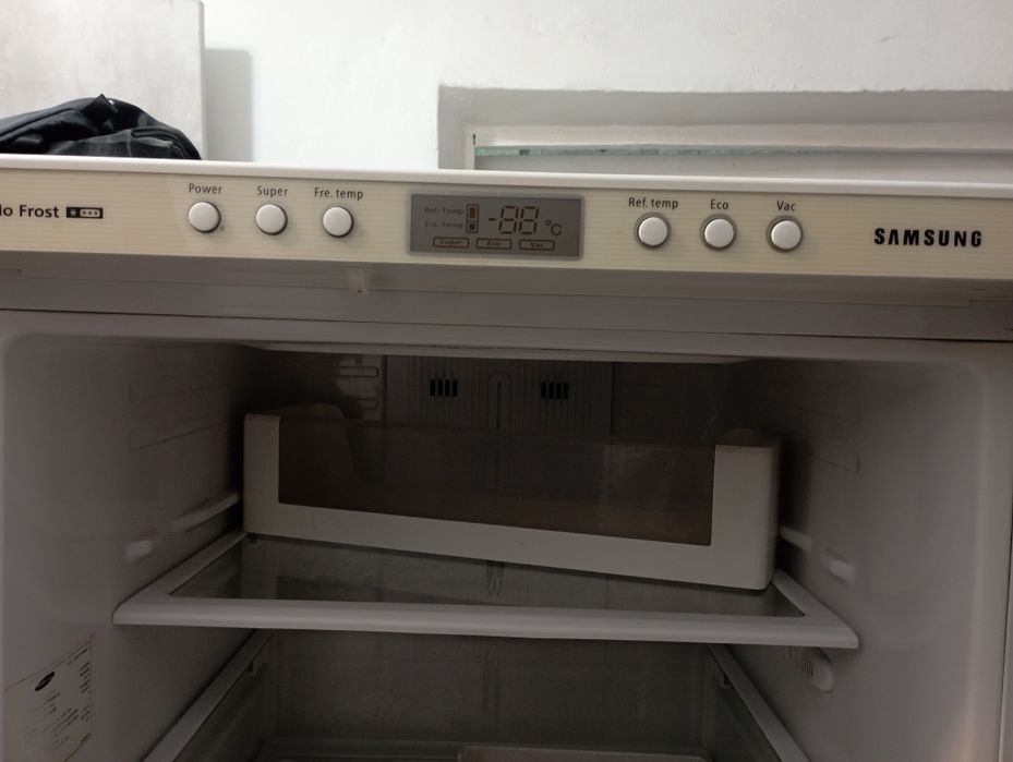 Продается б/у холодильник Samsung