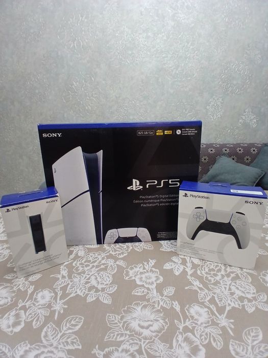 PlayStation 5 Slim  Digital+ jostik+zaryad stanc