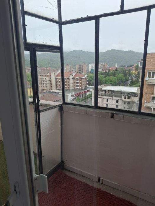 Inchiriez sau [ Vand ]apartament doua camere zona centrala