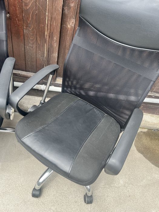 Scaun de birou, folosit, la alegere dintre cele disponibile, doar ridicate personala