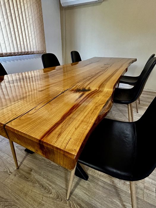 Трапезна маса от дива череша