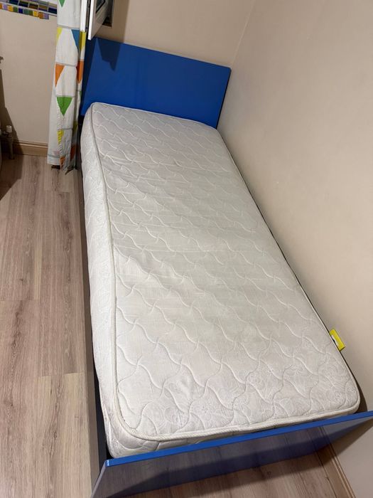 Продам детскую кровать с матрасом