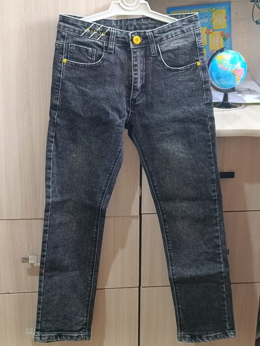 Продам детские джинсы