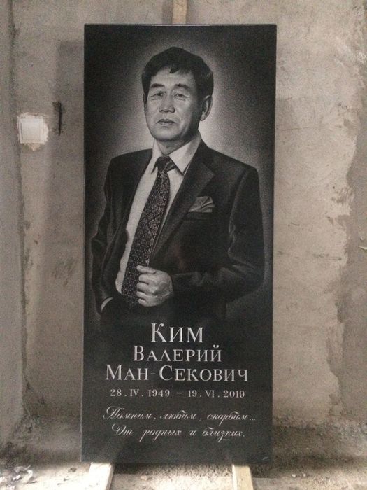 Изготавливаем на заказ памятники из мрамора и портреты ручной работы