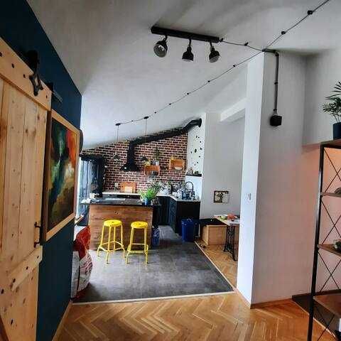 Тристаен апартамент в Карпузица