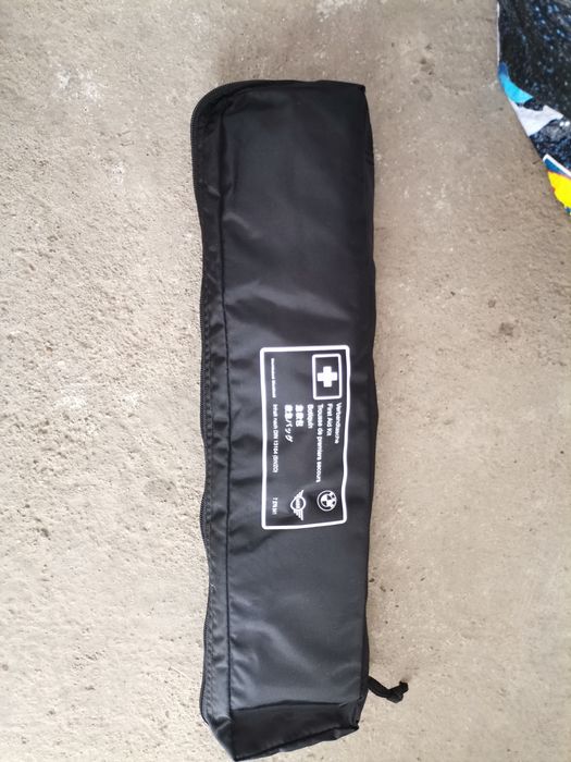 Продавам аптечки и жилетки за мерцедес,ауди, фолксваген и бмв