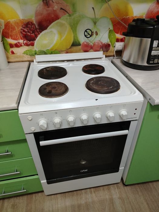 Продам электрическую плиту Artel