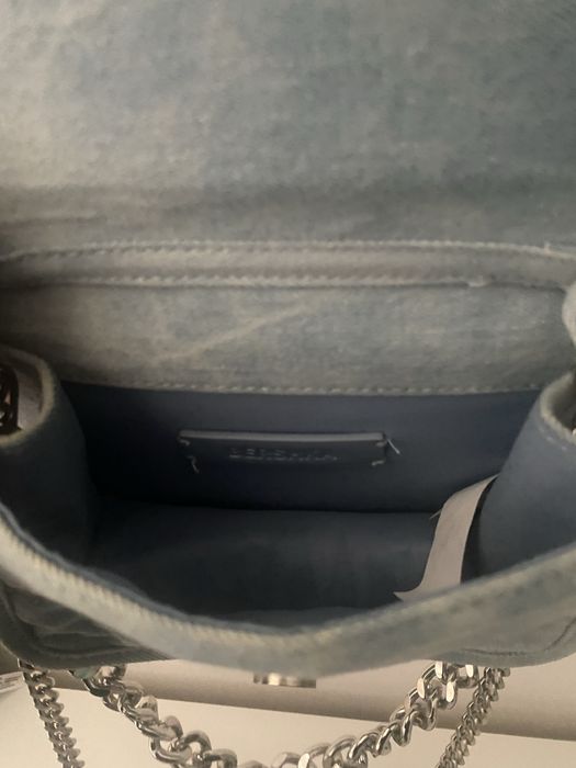 Дамска чанта на Bershka в сит цвят