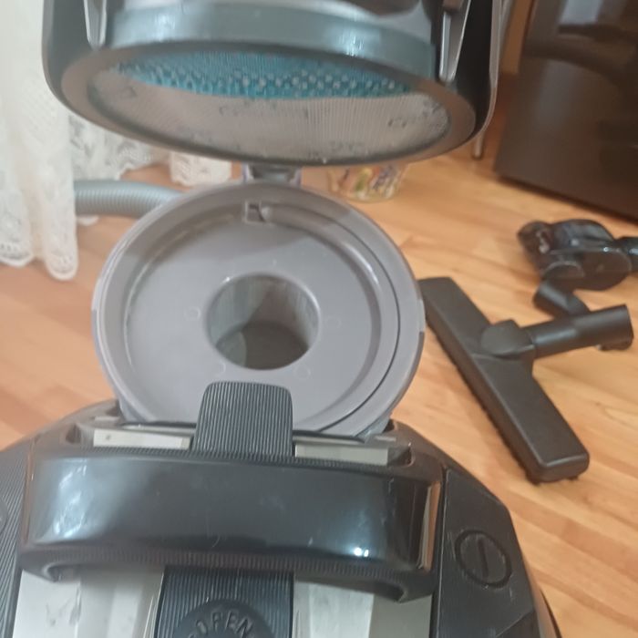 Aspirator Rowenta Power Compact cu fir